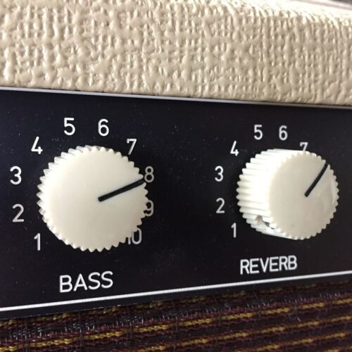 Captain Amp Barrel Knobs Cream
