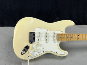 1993 Fender - Stratocaster - Standard - ID 2572